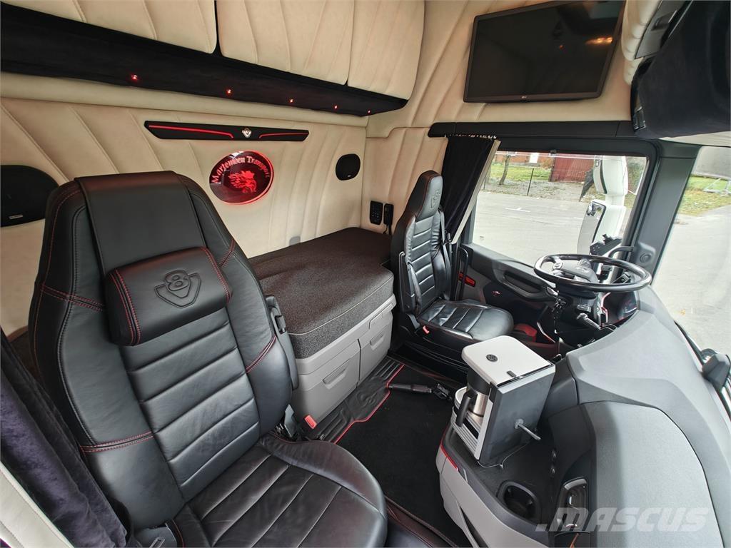 Scania R660 Vrachtwagen met containersysteem