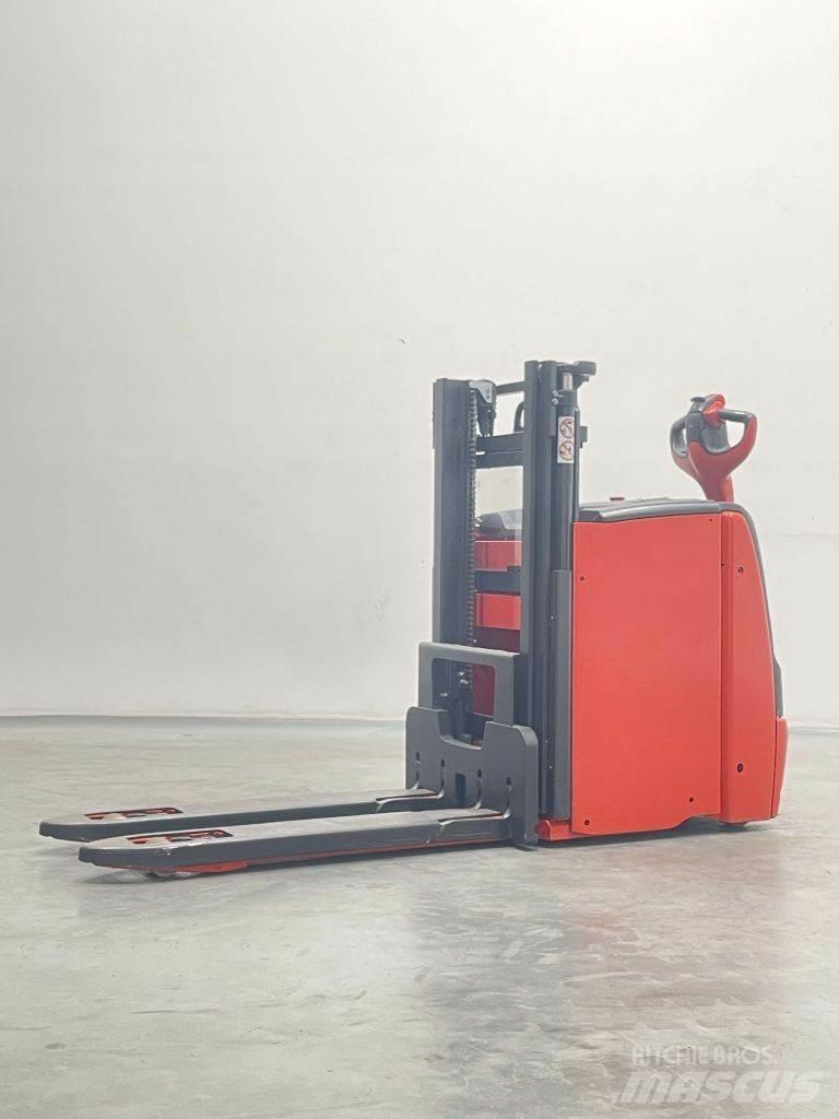 Linde D10 ACC-1163 Meeloop stapelaar