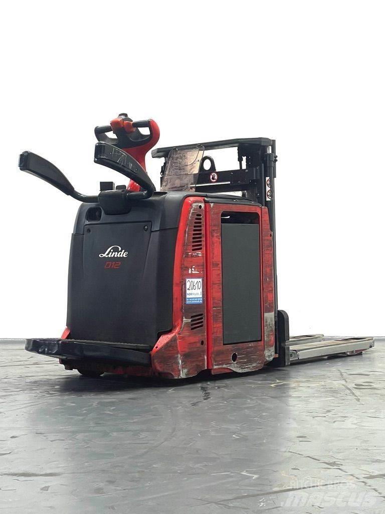 Linde D12AP-133 Meeloop stapelaar