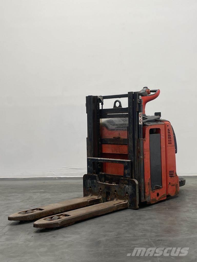 Linde D12AP-133 Meeloop stapelaar