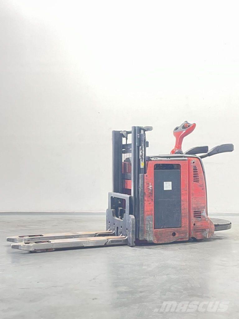 Linde D12AP-133 Meeloop stapelaar