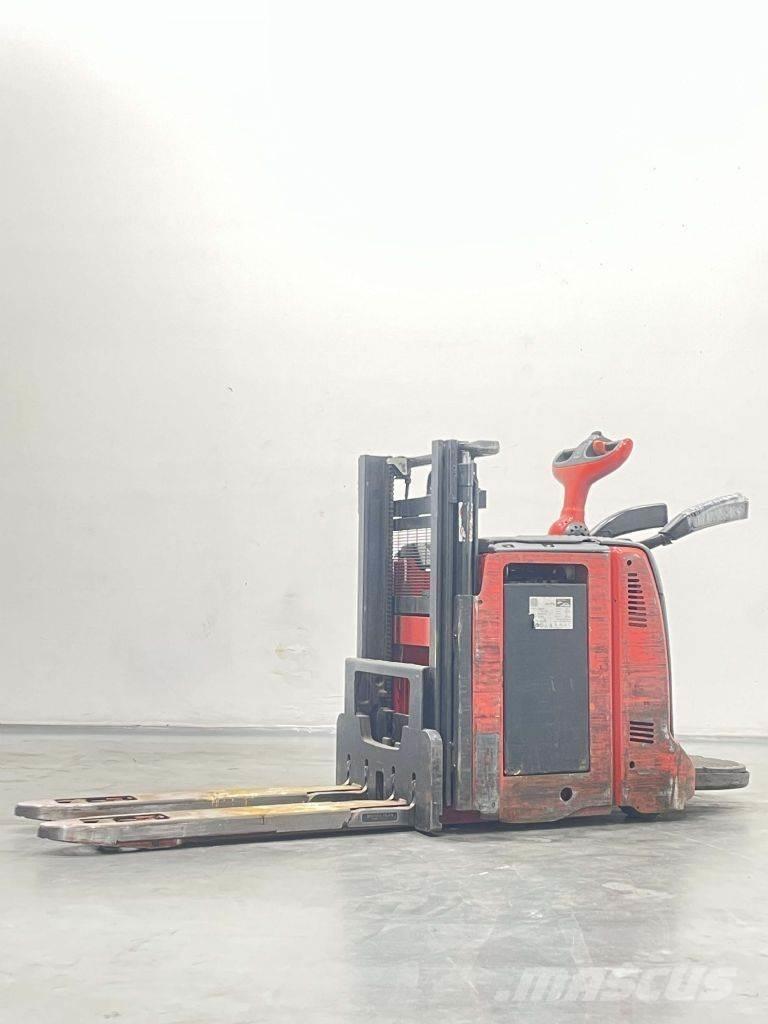 Linde D12AP-133 Meeloop stapelaar
