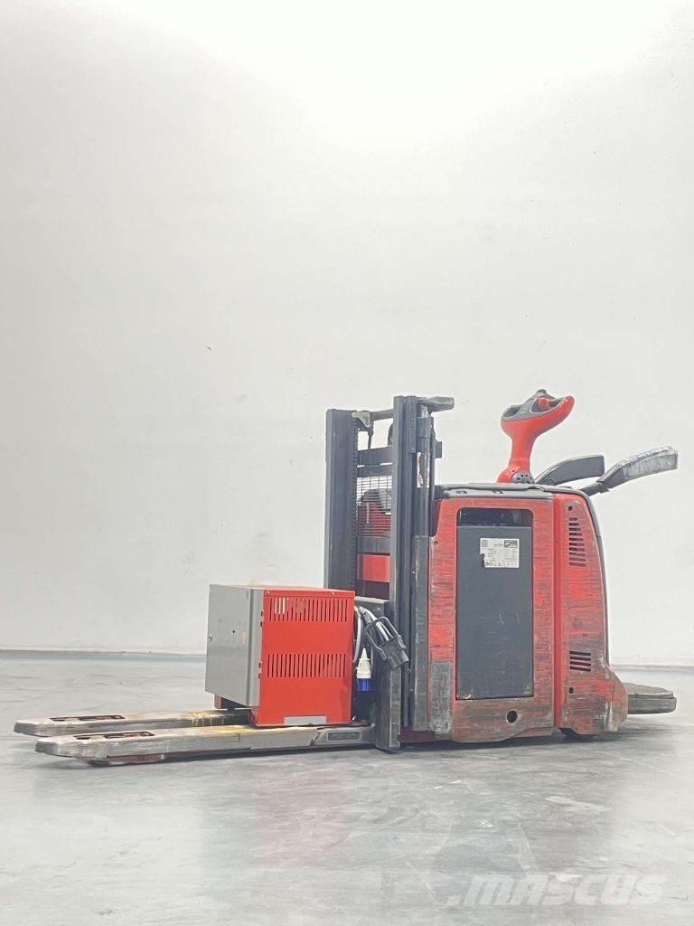 Linde D12AP-133 Meeloop stapelaar