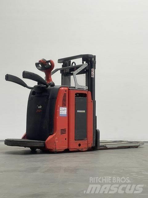 Linde D12HPAP Meeloop stapelaar