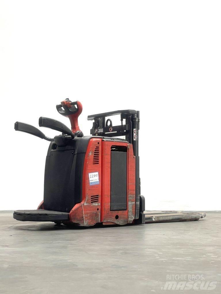 Linde D12HPAP Meeloop stapelaar