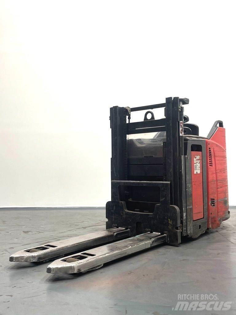 Linde D12HPSP-133 Meeloop stapelaar