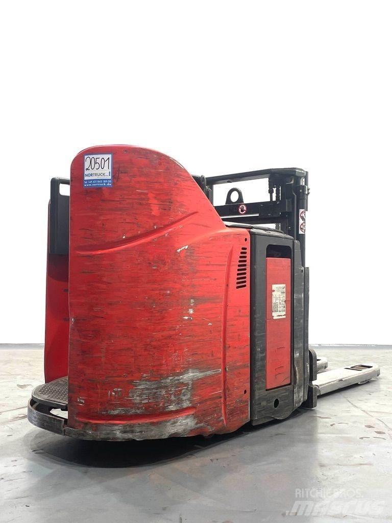 Linde D12HPSP-133 Meeloop stapelaar