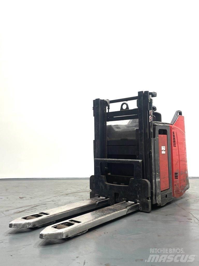 Linde D12HPSP-133 Meeloop stapelaar