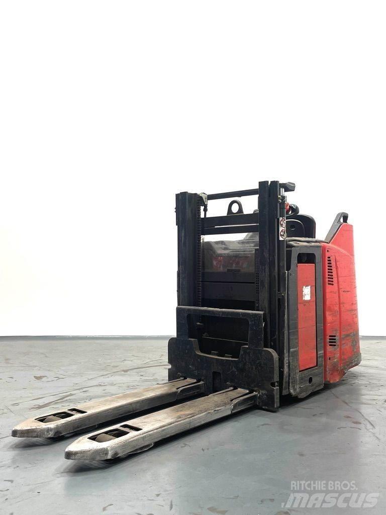 Linde D12HPSP-133 Meeloop stapelaar