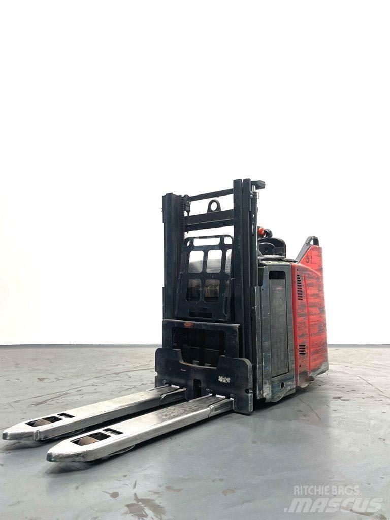 Linde D12HPSP-133 Meeloop stapelaar