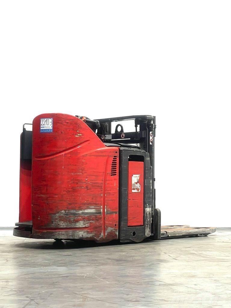 Linde D12HPSP-133 Meeloop stapelaar