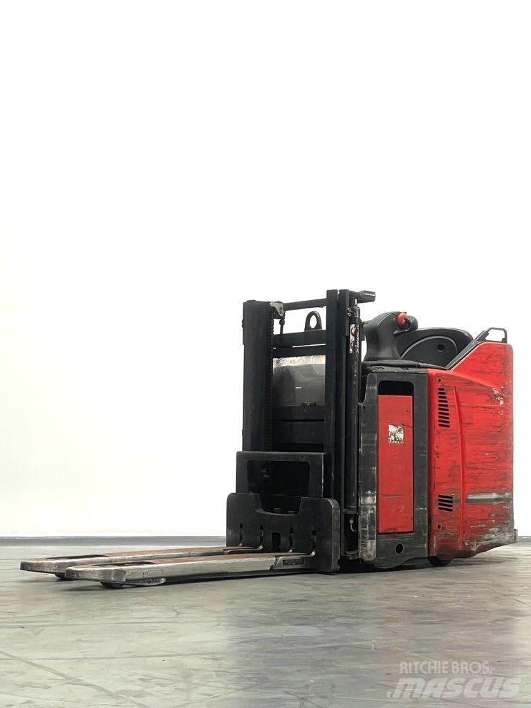 Linde D12HPSP-133 Meeloop stapelaar
