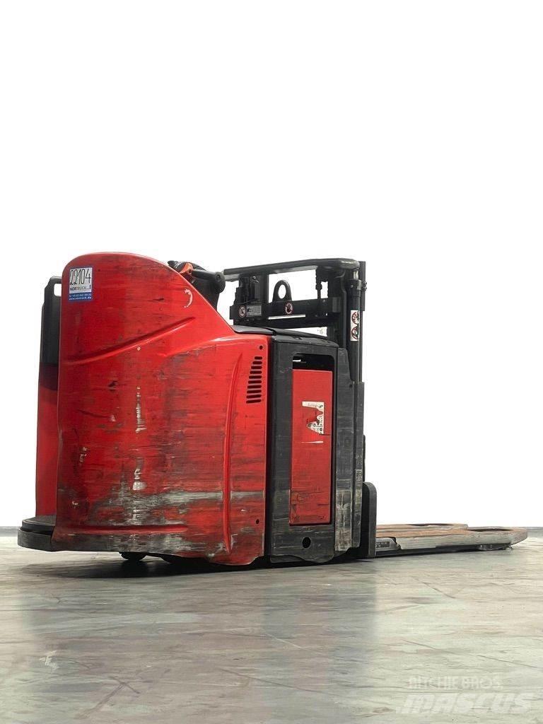 Linde D12HPSP-133 Meeloop stapelaar