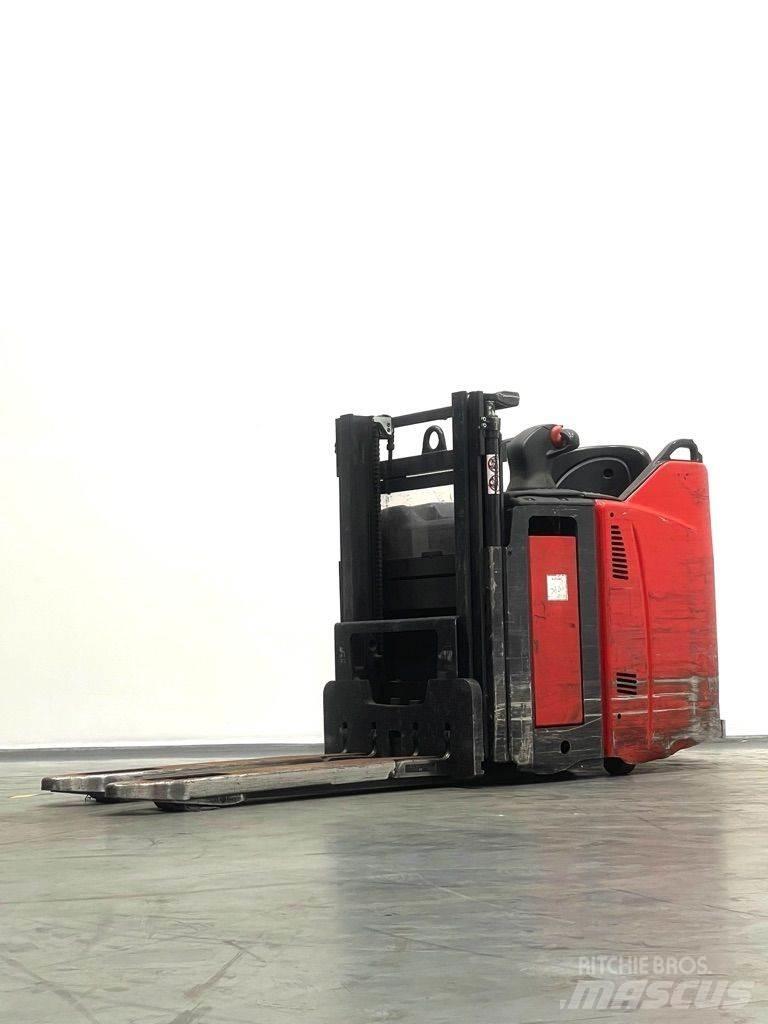 Linde D12HPSP-133 Meeloop stapelaar