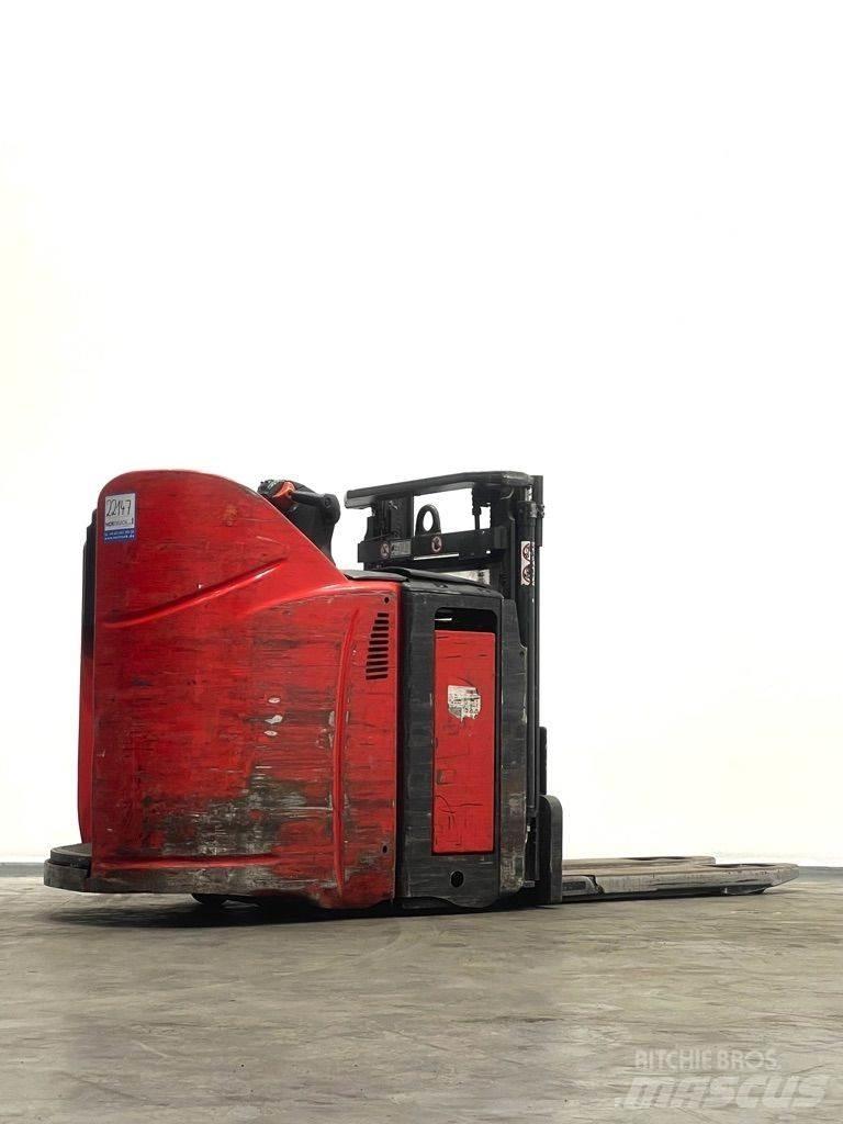 Linde D12HPSP-133 Meeloop stapelaar