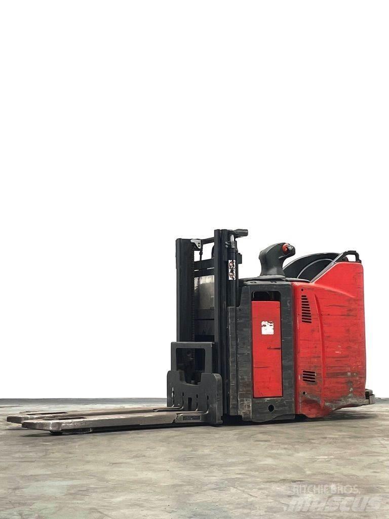 Linde D12HPSP-133 Meeloop stapelaar