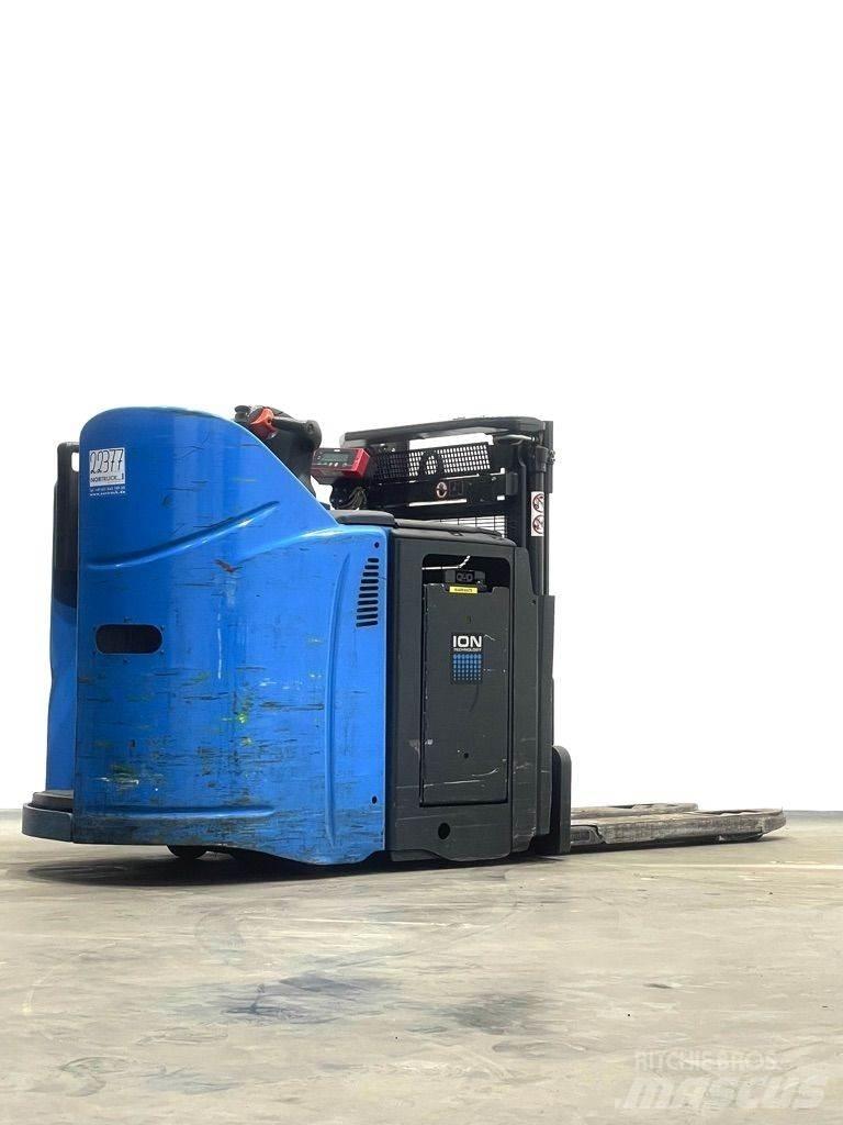 Linde D12HPSP-133 Meeloop stapelaar