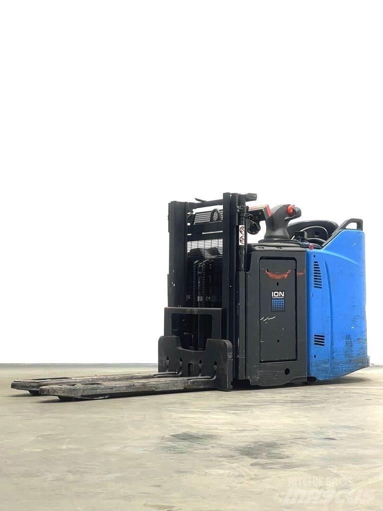 Linde D12HPSP-133 Meeloop stapelaar