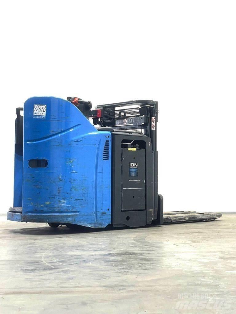 Linde D12HPSP-133 Meeloop stapelaar