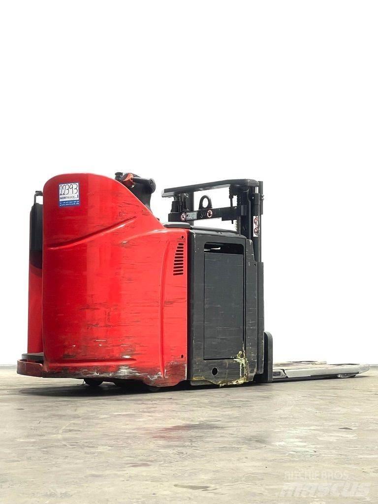 Linde D12HPSP-133 Meeloop stapelaar