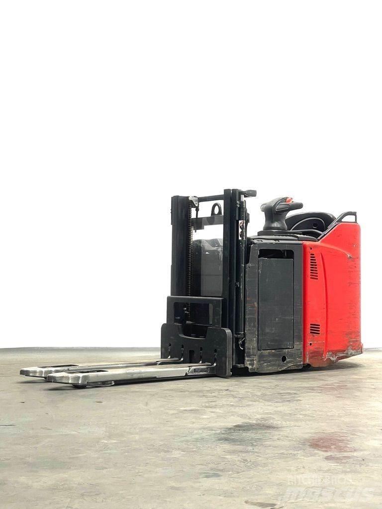 Linde D12HPSP-133 Meeloop stapelaar