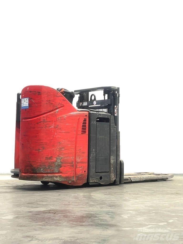 Linde D12HPSP-133 Meeloop stapelaar