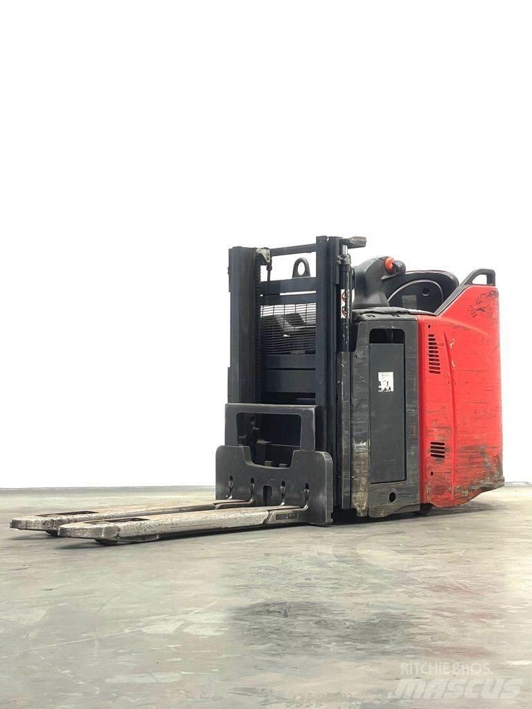 Linde D12HPSP-133 Meeloop stapelaar