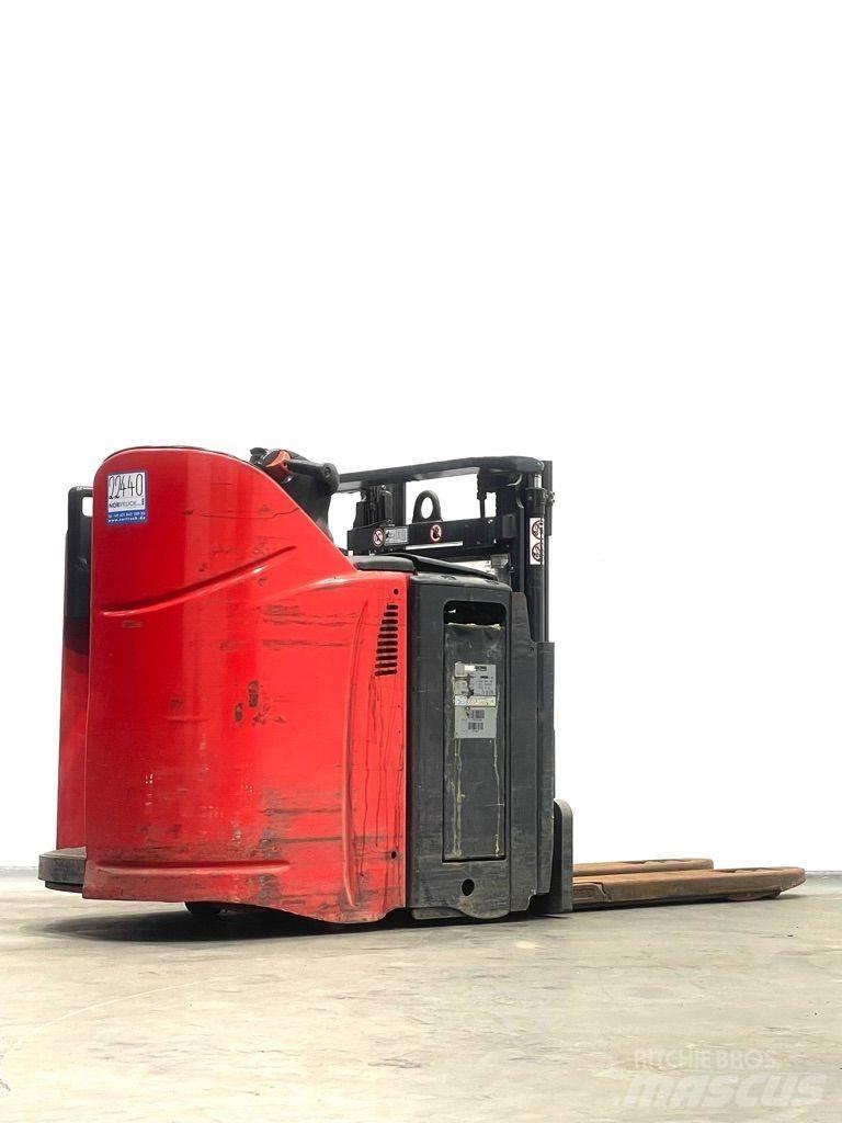Linde D12HPSP-133 Meeloop stapelaar