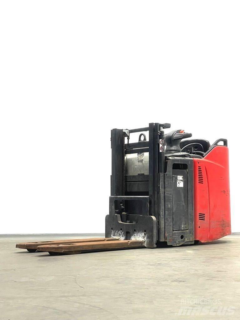 Linde D12HPSP-133 Meeloop stapelaar