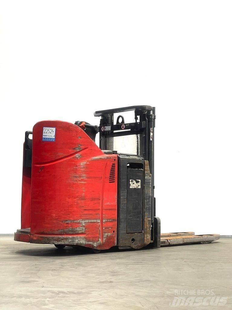 Linde D12HPSP-133 Meeloop stapelaar