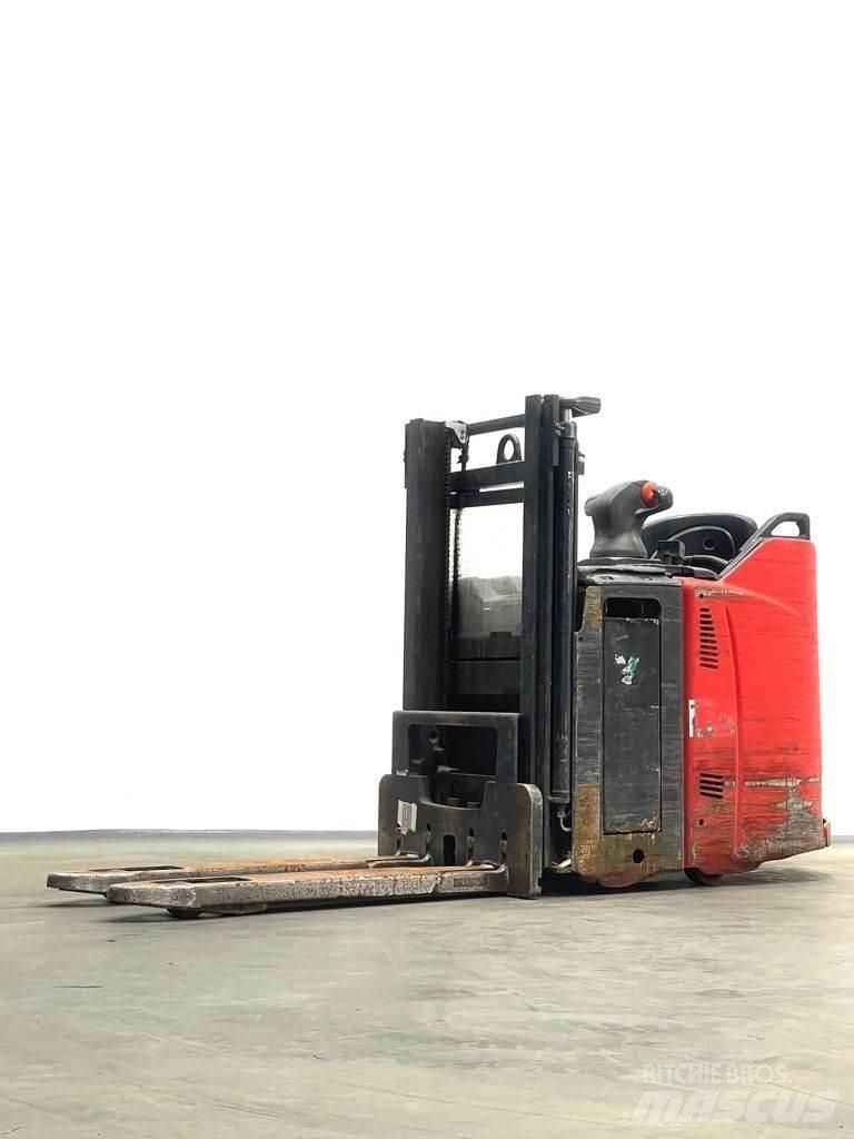 Linde D12HPSP-133 Meeloop stapelaar
