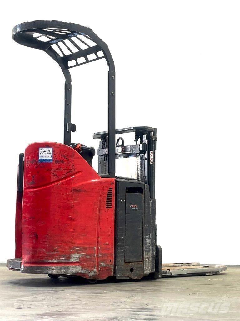 Linde D12HPSP-133 Meeloop stapelaar