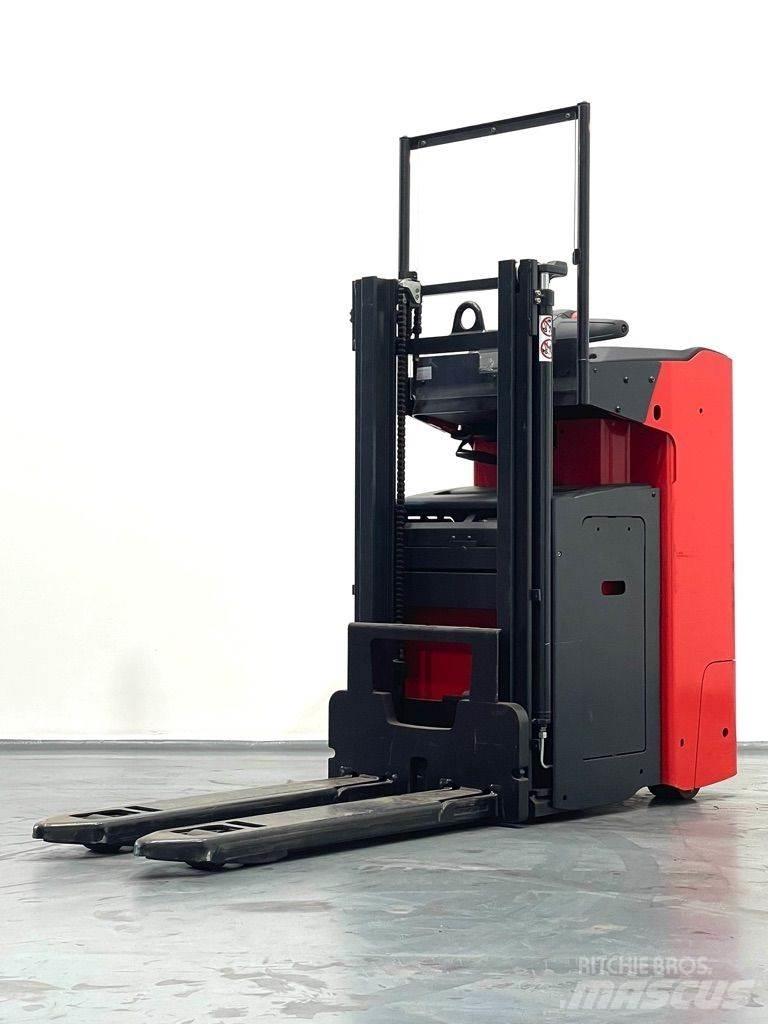 Linde D12SF-1164 Meeloop stapelaar