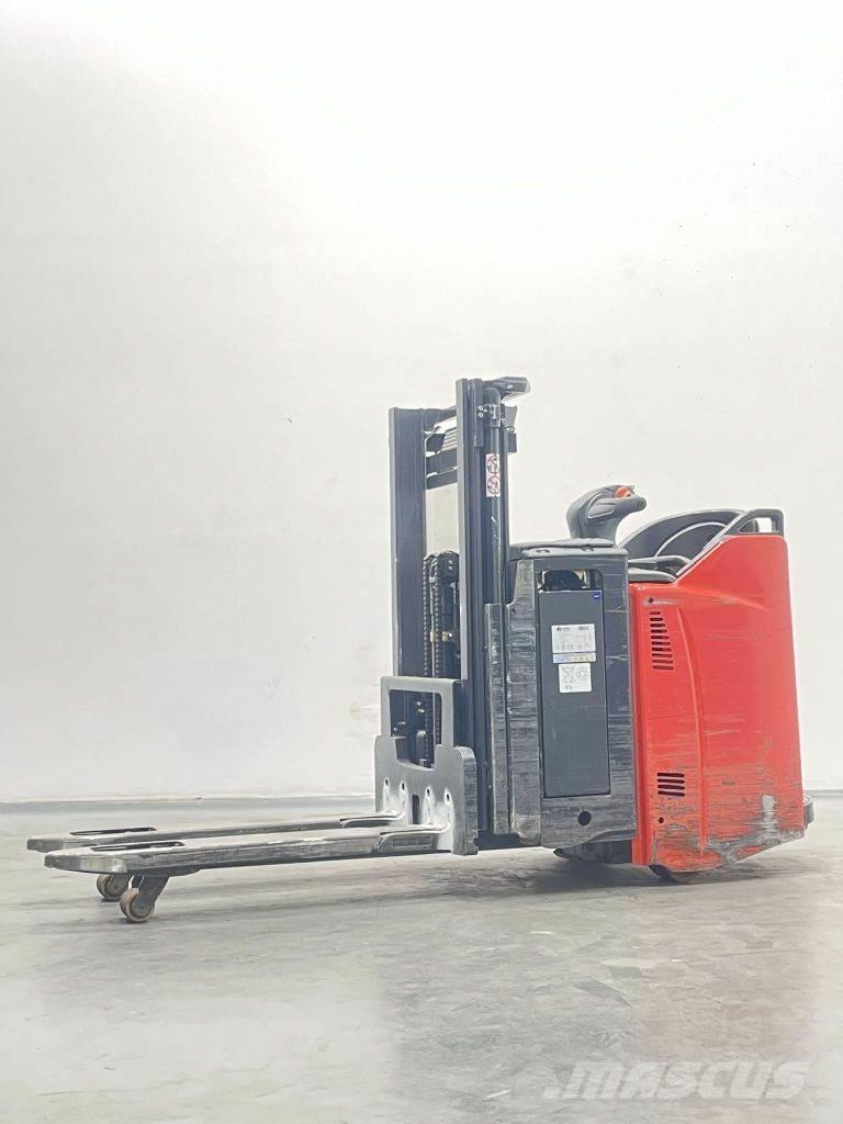 Linde D12SP-133 Meeloop stapelaar