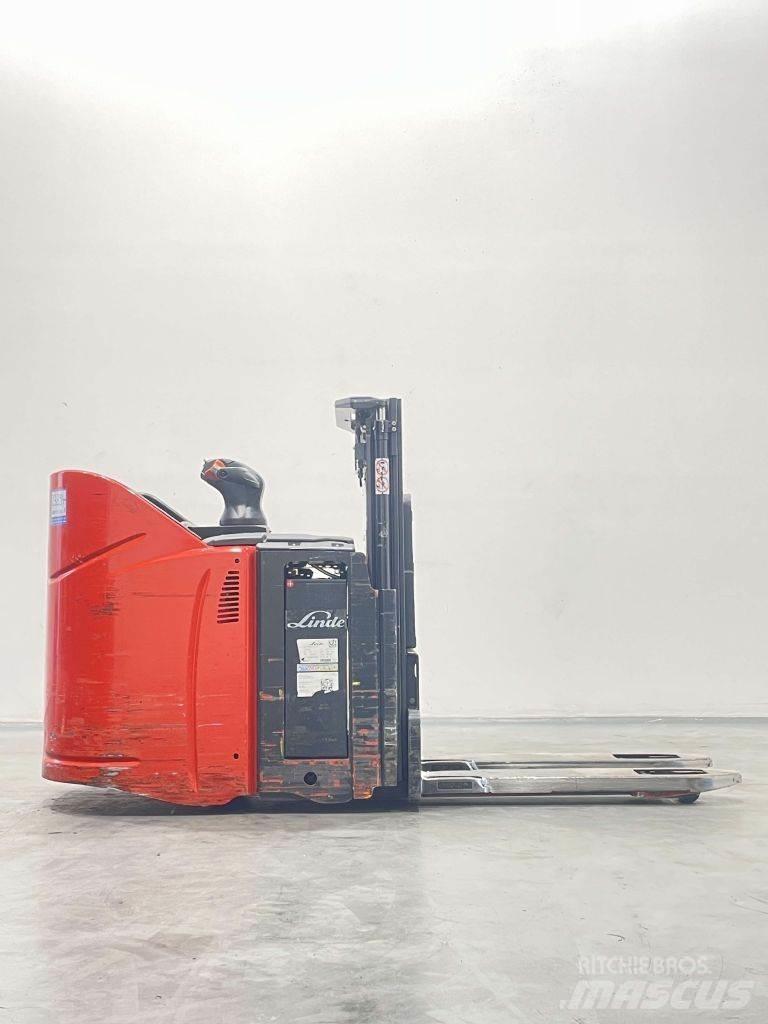 Linde D12SPHP-133 Meeloop stapelaar