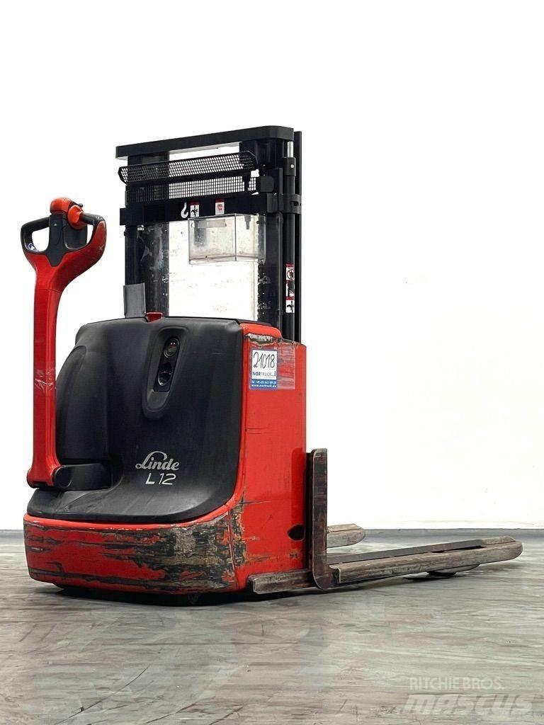 Linde L12-1172 Meeloop stapelaar