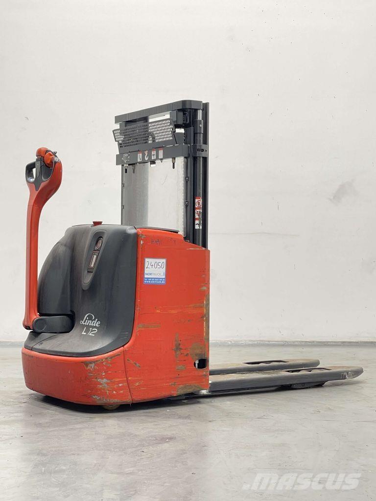 Linde L12i-1172 Meeloop stapelaar
