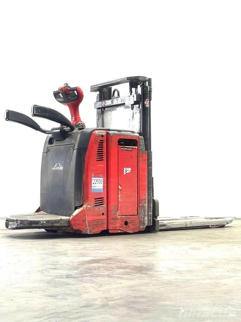 Linde L12LAP-133 Meeloop stapelaar