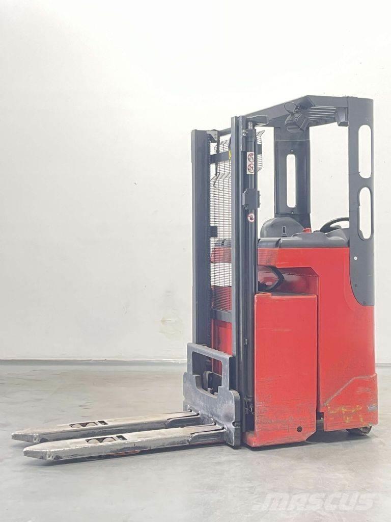 Linde L12R-139 Zelfrijdende stapelaars