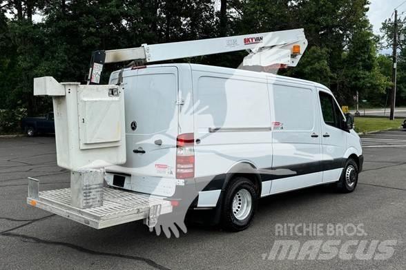 Skyvan UVN35A Auto hoogwerkers