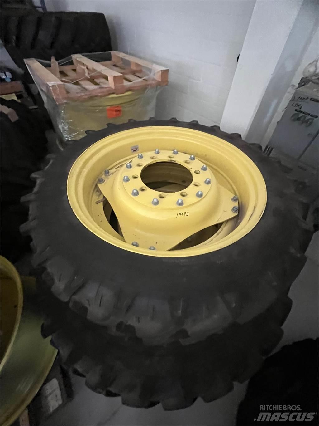  300/95X52 270/95X36 Banden, wielen en velgen