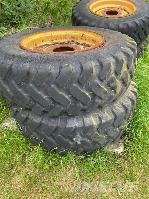  4ST LASTMASKINSDÄCK Banden, wielen en velgen