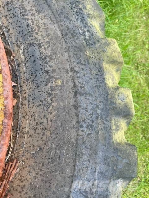  4ST LASTMASKINSDÄCK Banden, wielen en velgen