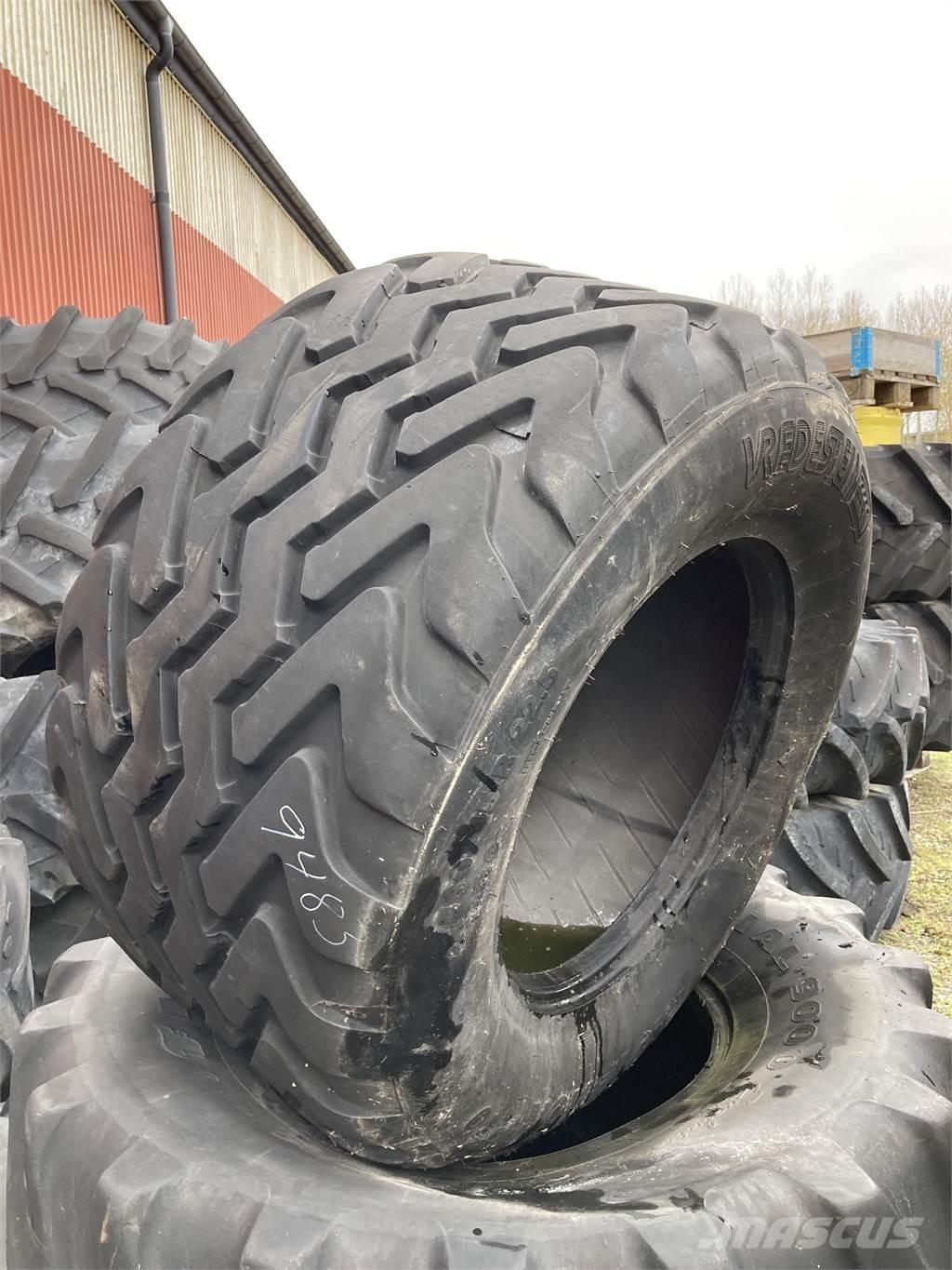 560/45X22,5 Banden, wielen en velgen