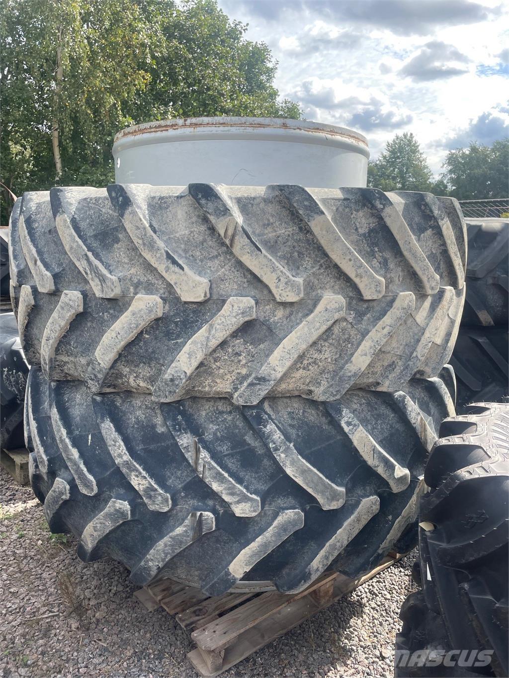  650/65X38 DUBBELMONTAGE Banden, wielen en velgen