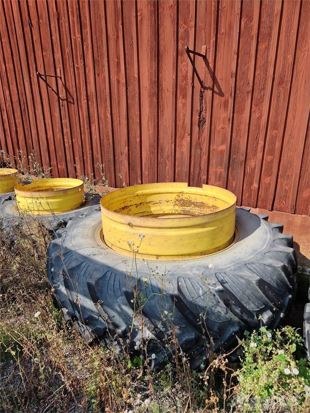  650/65x42, 540/65x30 Banden, wielen en velgen