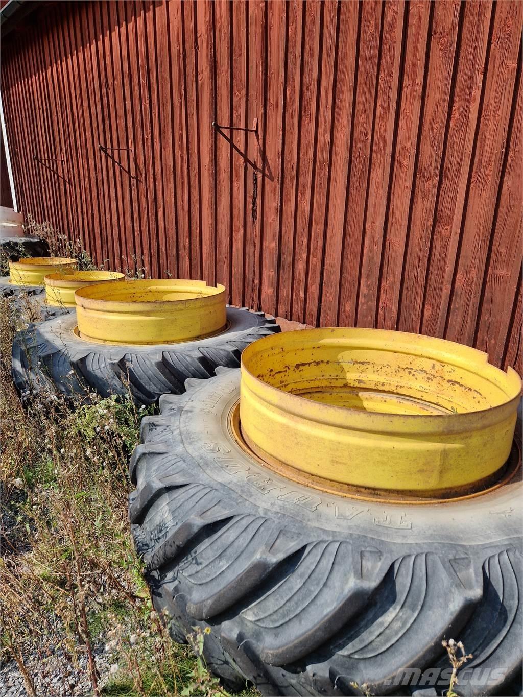  650/65x42, 540/65x30 Banden, wielen en velgen