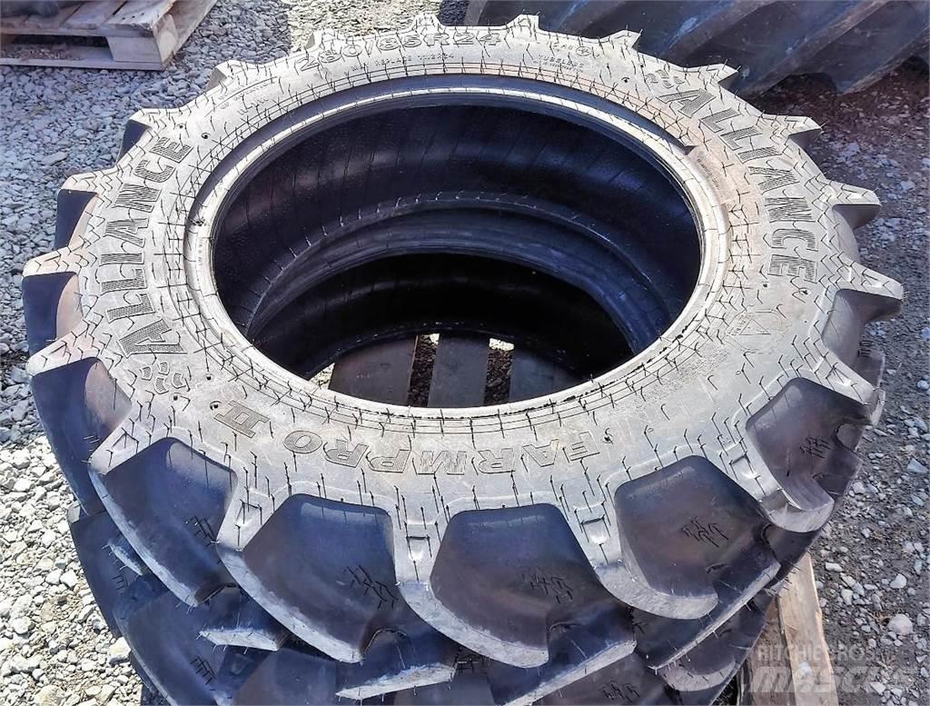 Alliance 280/85R24 Banden, wielen en velgen