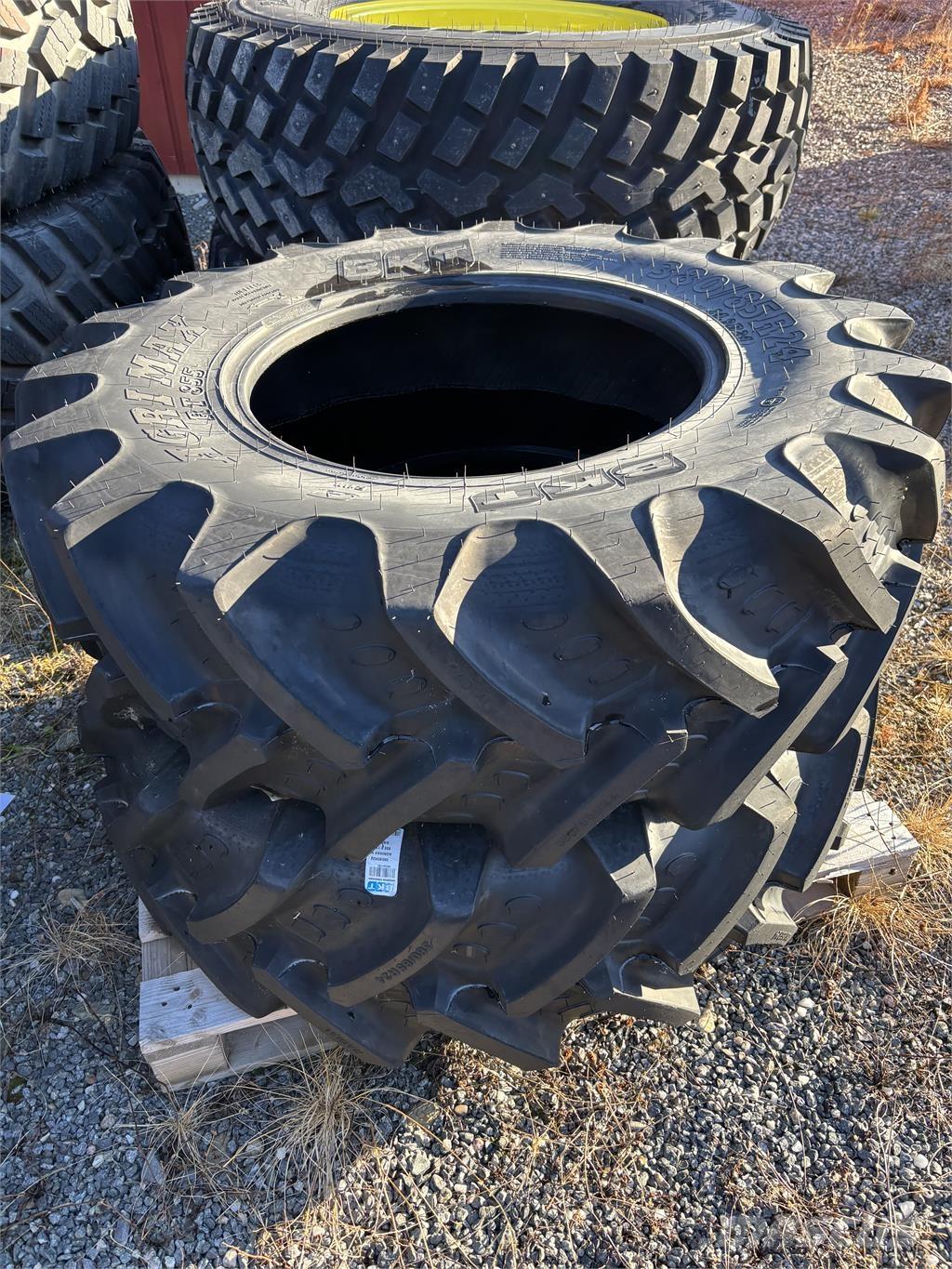 BKT Däck 380/85R24 2st Banden, wielen en velgen