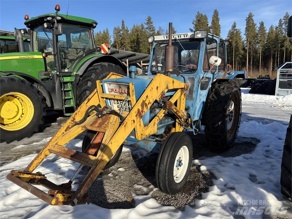 Ford 5000 med lastare Tractoren